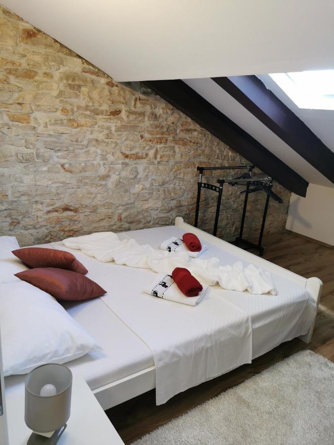 Loft Apartment Pola Esterno foto