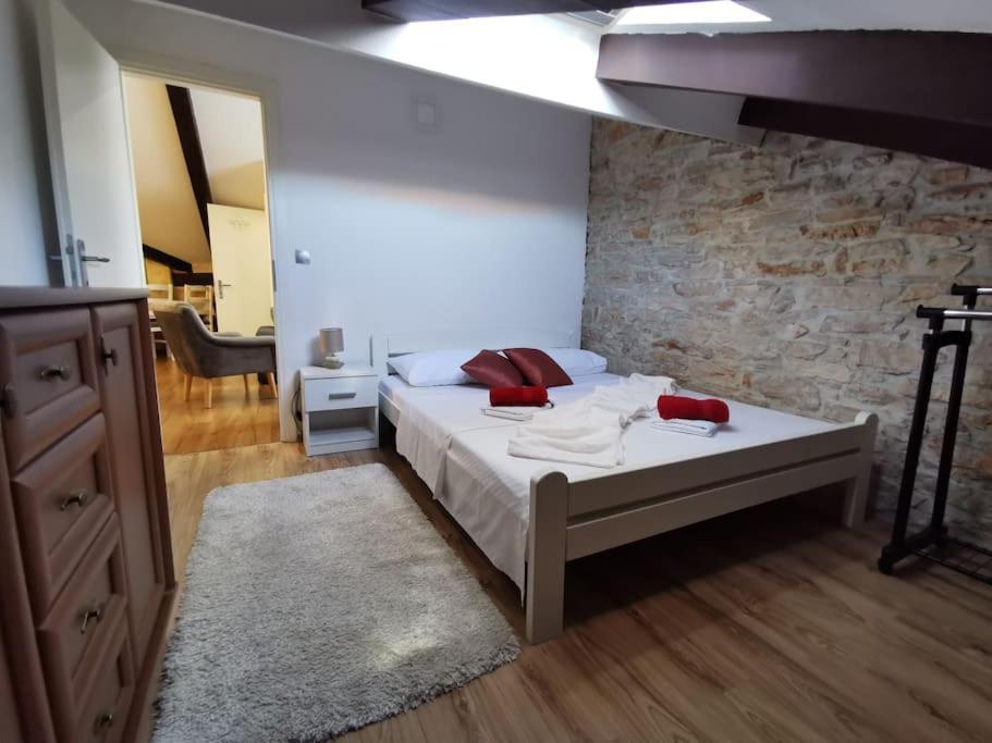 Loft Apartment Pola Esterno foto