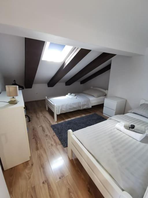 Loft Apartment Pola Esterno foto