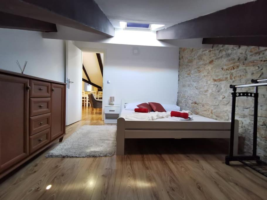 Loft Apartment Pola Esterno foto