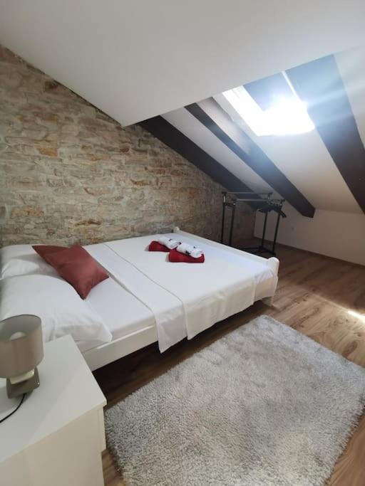 Loft Apartment Pola Esterno foto
