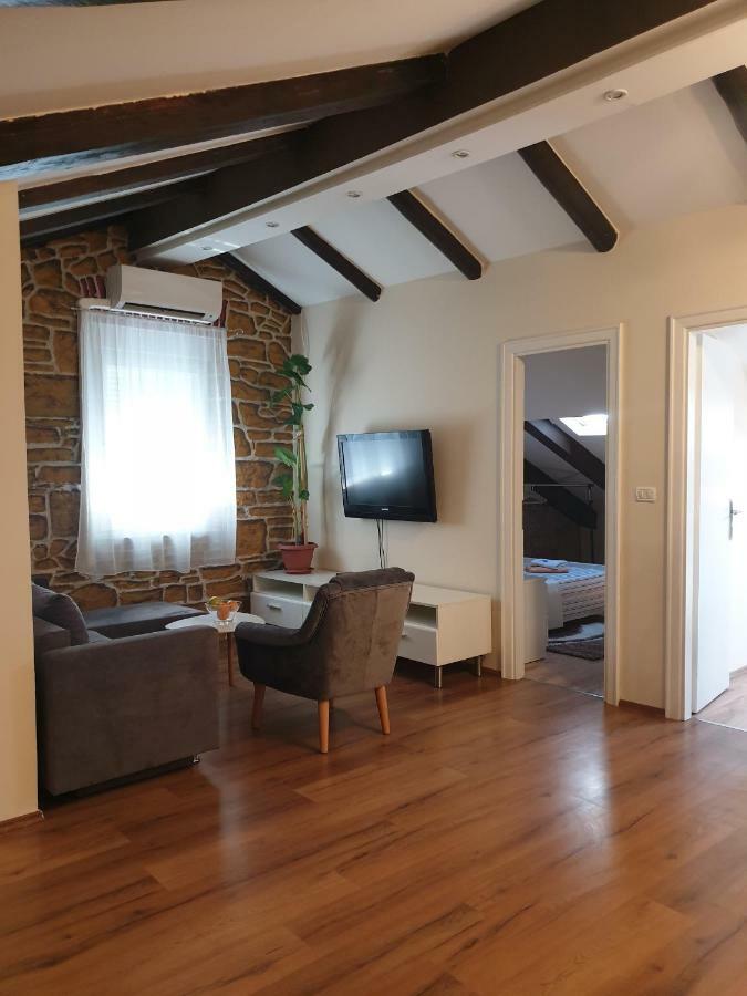 Loft Apartment Pola Esterno foto