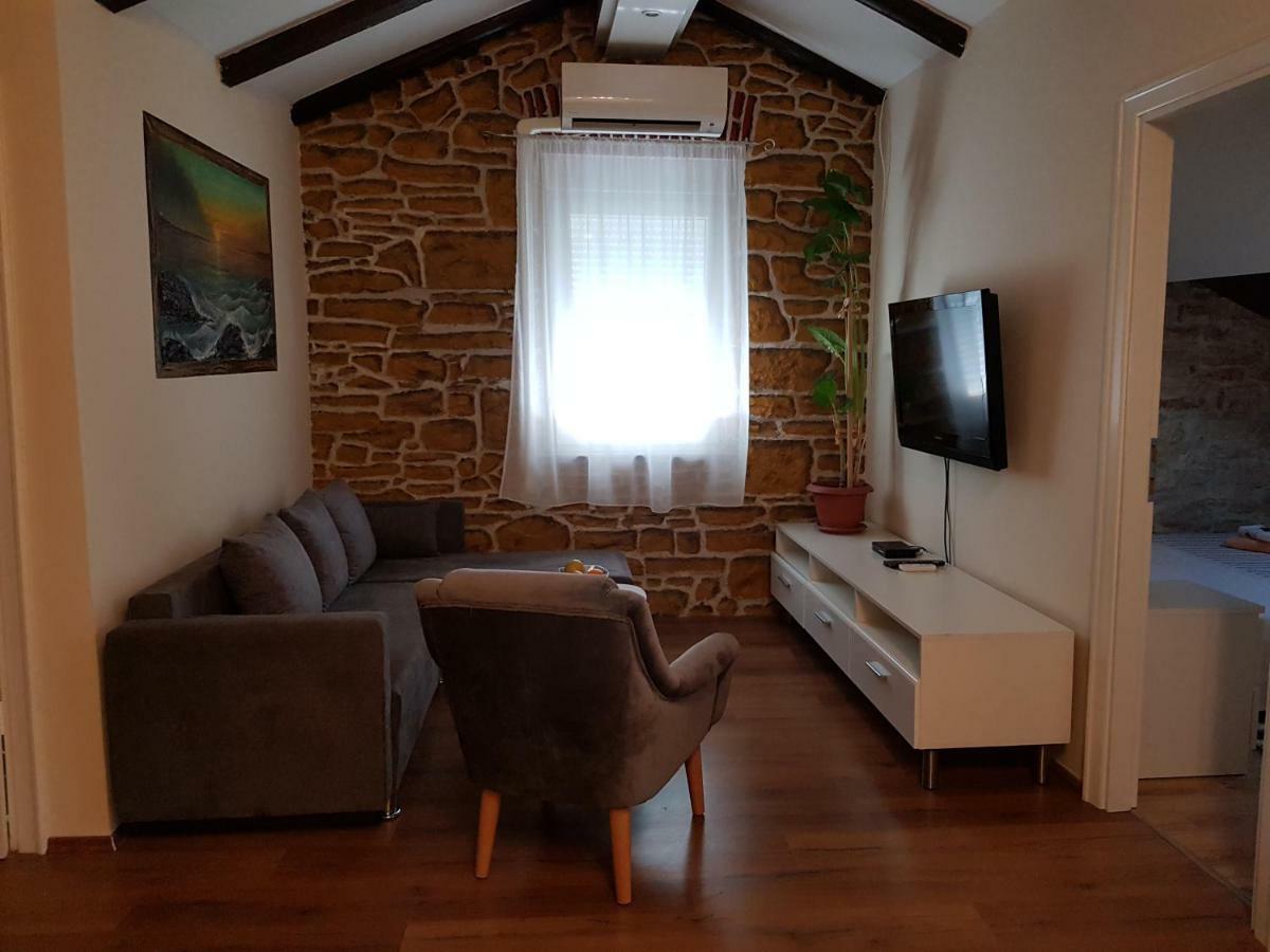 Loft Apartment Pola Esterno foto